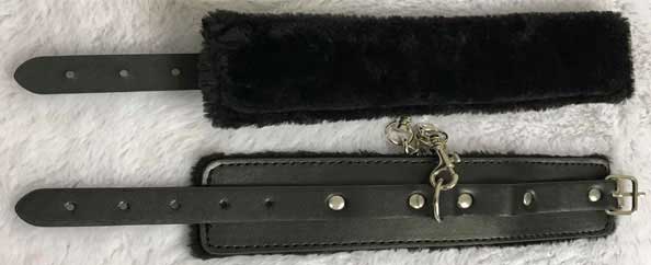 อุปกรณ์เสริมที่รัดมือ (สีดำ) อุปกรณ์เสริม bondage สำหรับคู่รัก แข็งแรงทนทาน ทำความสะอาดง่าย ช่วยเพิ่มรสชาติ กระตุ้นอารมณ์ ให้ความสุข สนุกขณะร่วม ได้ทุกโอกาส