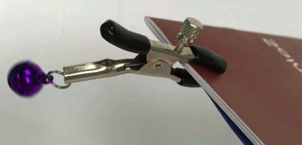ที่หนีบหัวนม Bondage อุปกรณ์เสริม BDSM พร้อมลูกกระพรวน คุณภาพดี ปรับระดับแรงหนีบได้ แข็งแรงทนทาน ทำความสะอาดง่าย ช่วยเพิ่มรสชาติ กระตุ้นอารมณ์ ให้ความสุข สนุกขณะร่วม ได้ทุกโอกาส